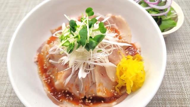 ローストポーク丼